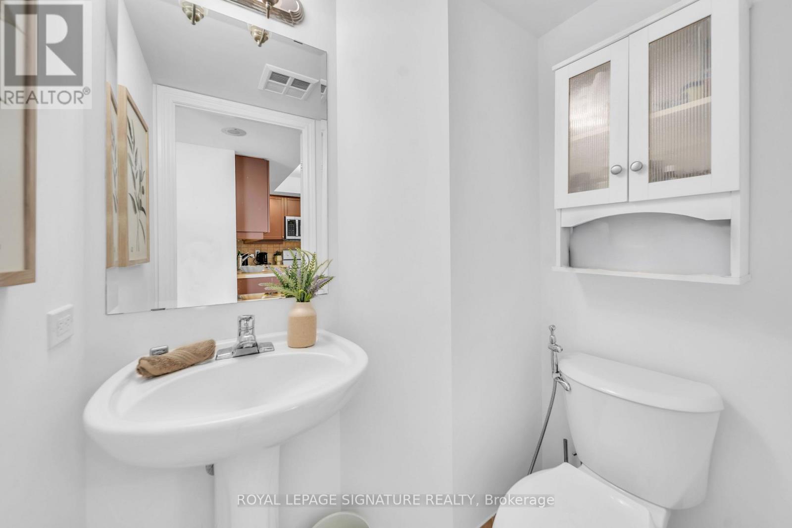 2122 - 15 Northtown Way Property Photo 8