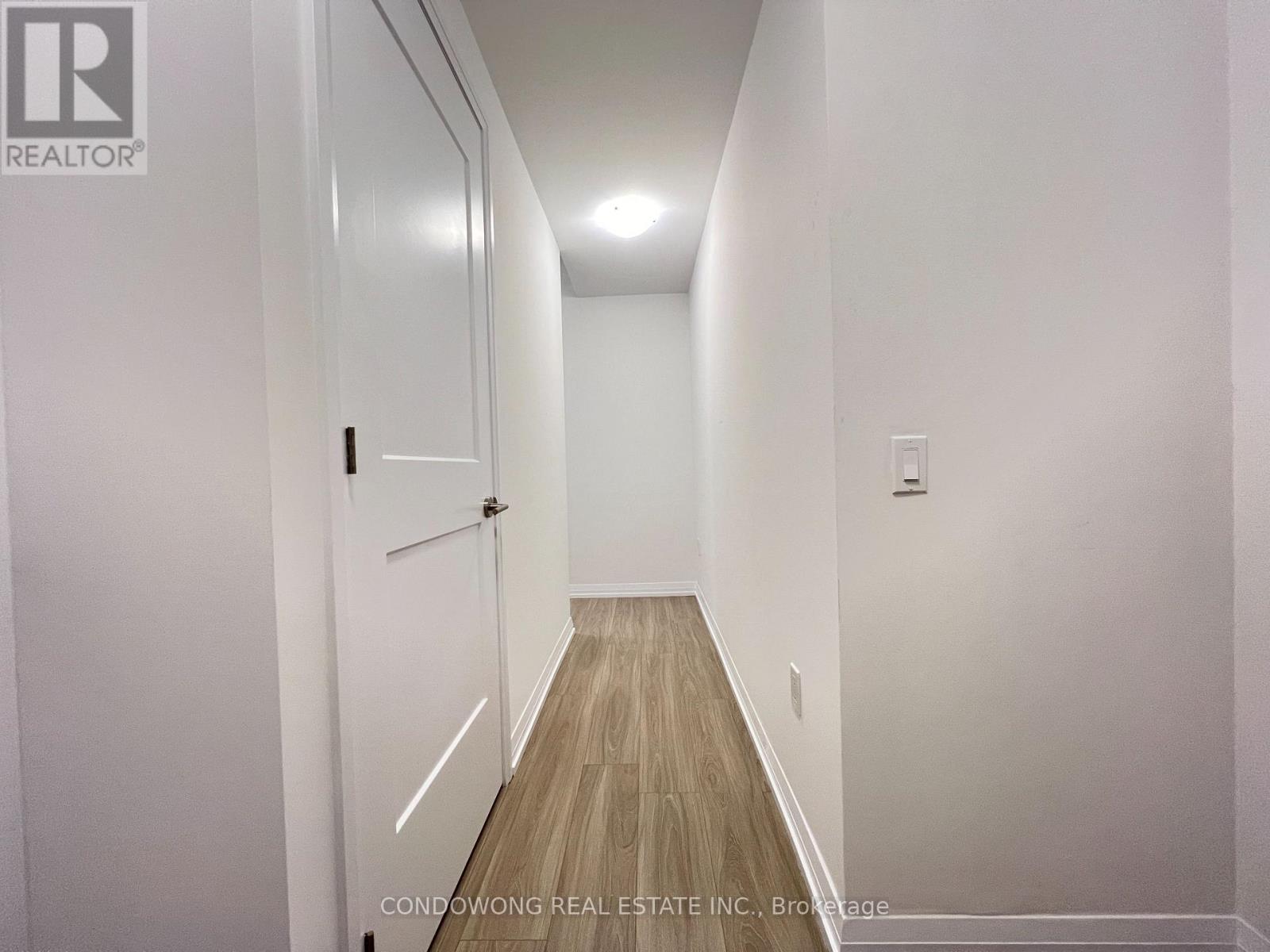 1019 - 50 Dunfield Avenue Property Photo 2