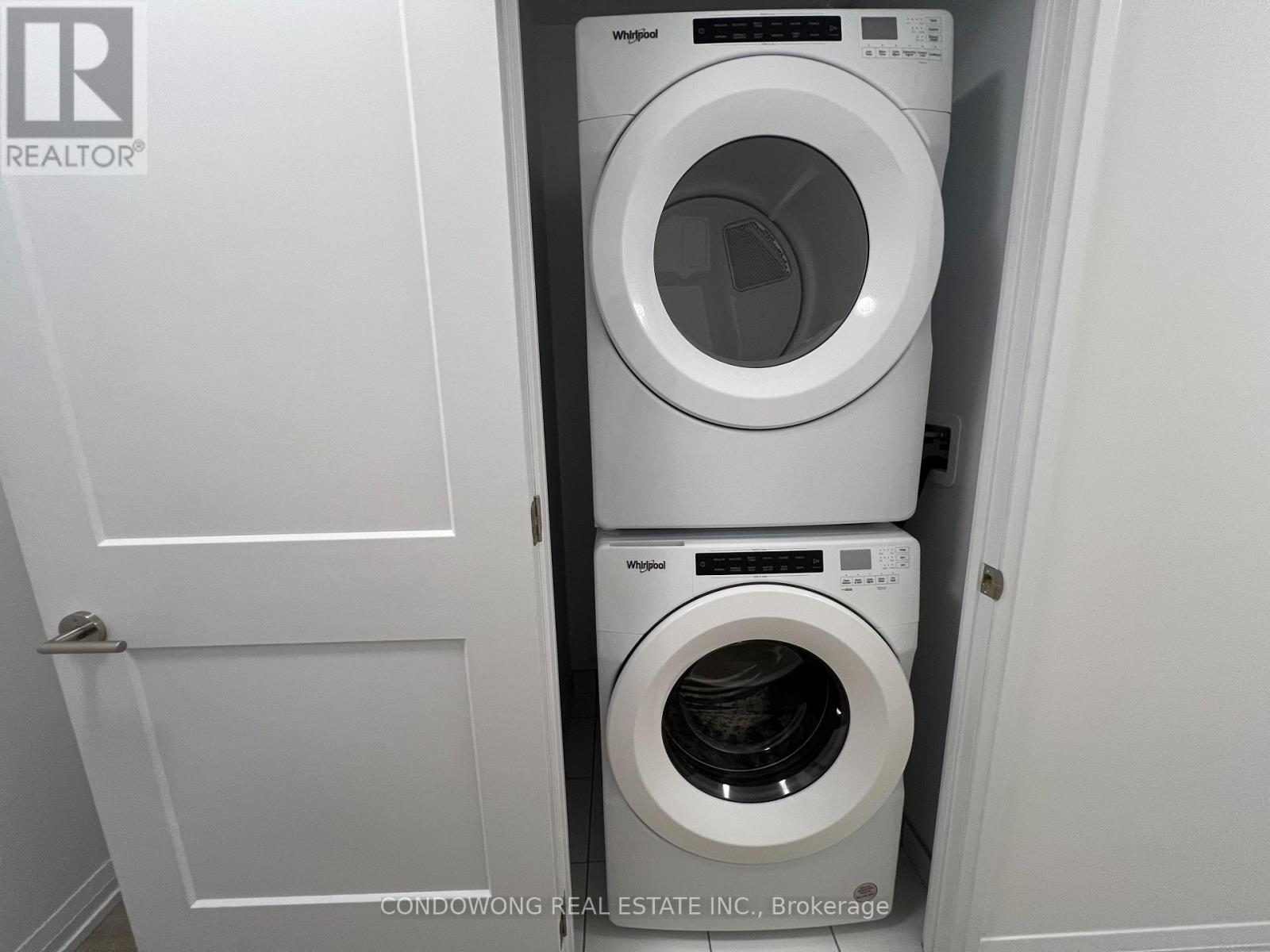 1019 - 50 Dunfield Avenue Property Photo 3