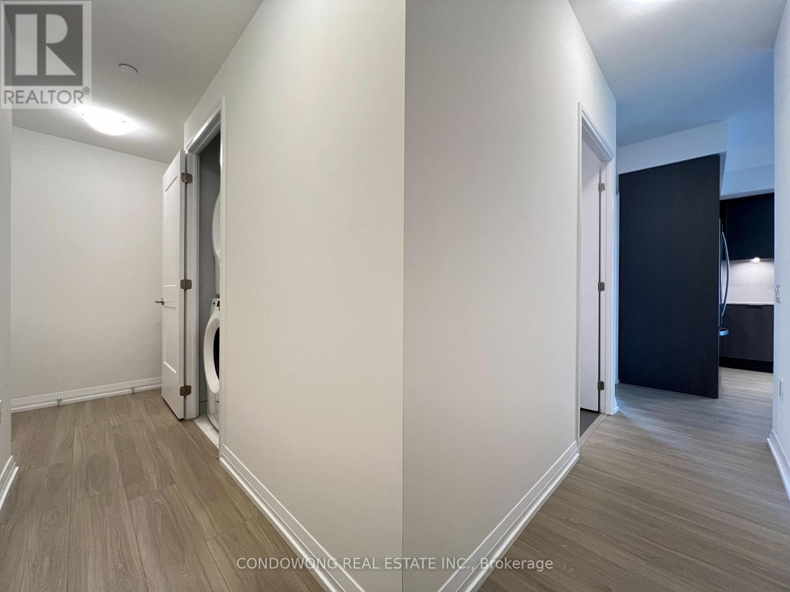1019 - 50 Dunfield Avenue Property Photo 4
