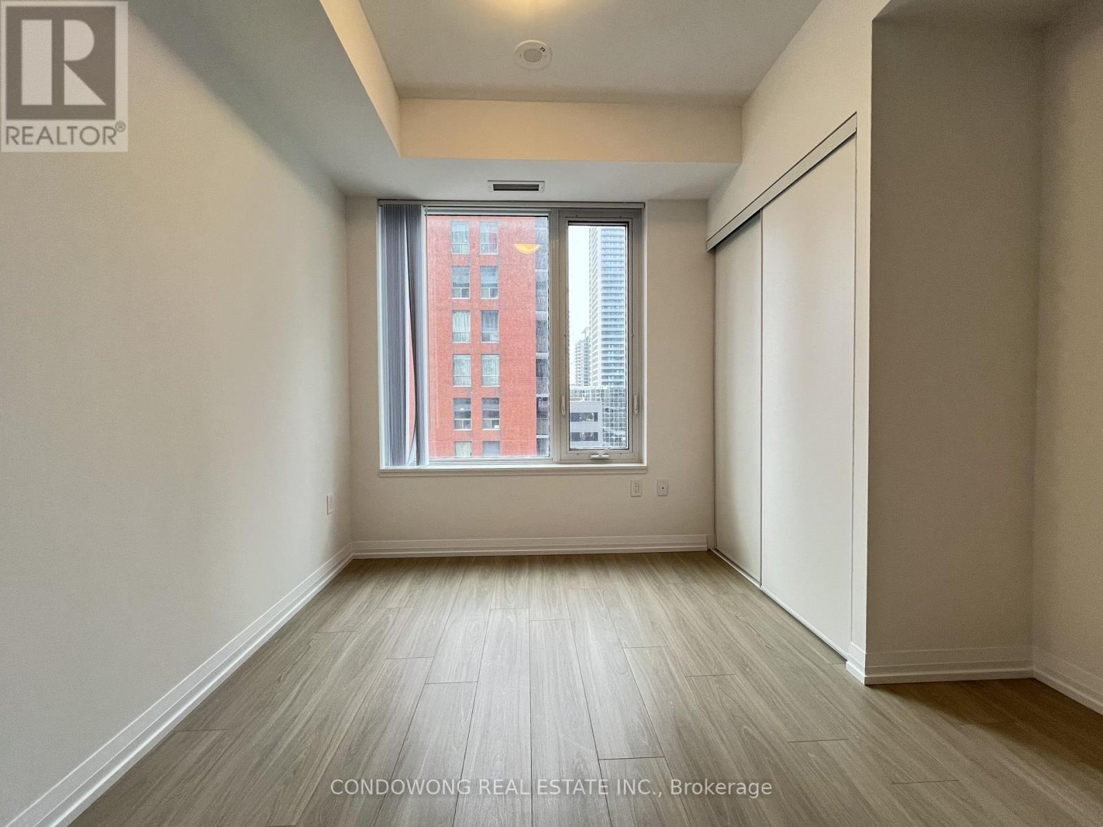 1019 - 50 Dunfield Avenue Property Photo 7