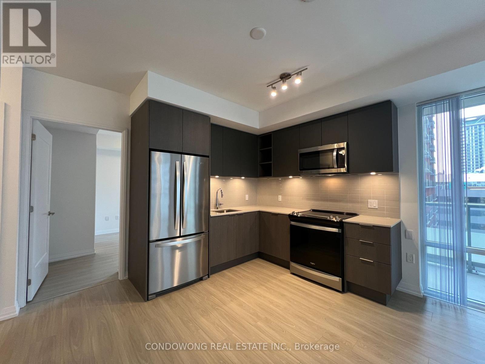 1019 - 50 Dunfield Avenue Property Photo 10