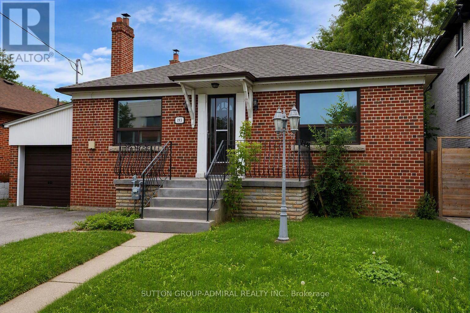 493 Hounslow Avenue Property Photo 1