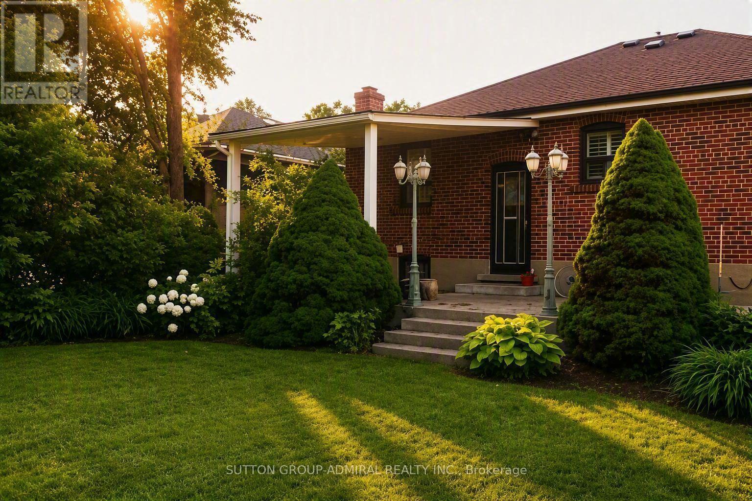 493 Hounslow Avenue Property Photo 2