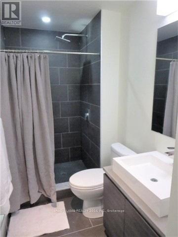 1212 - 111 Bathurst Street Property Photo 4
