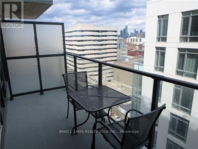1212 - 111 Bathurst Street Property Photo 6