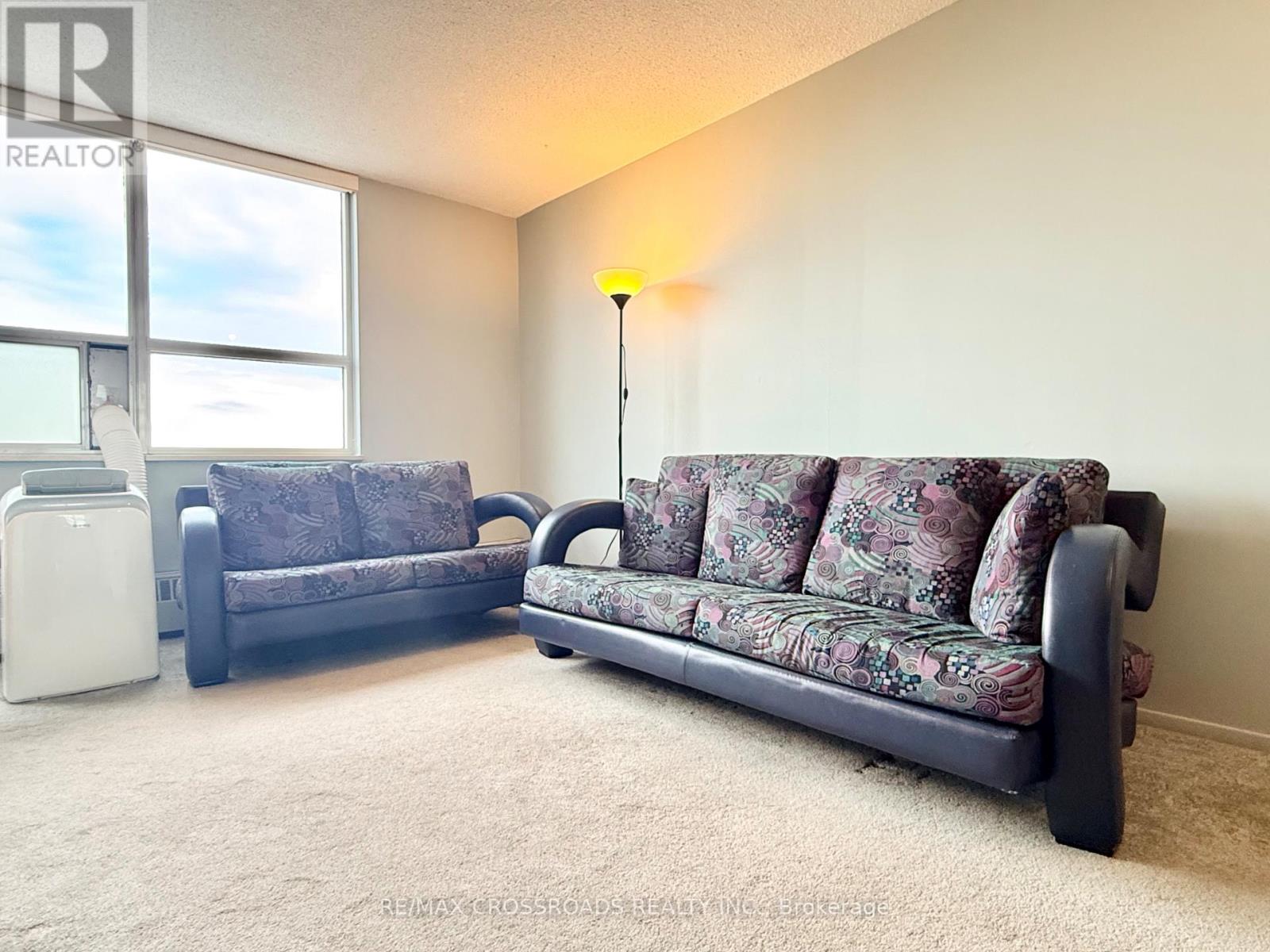 1109 - 5 Parkway Forest Drive Property Photo 3