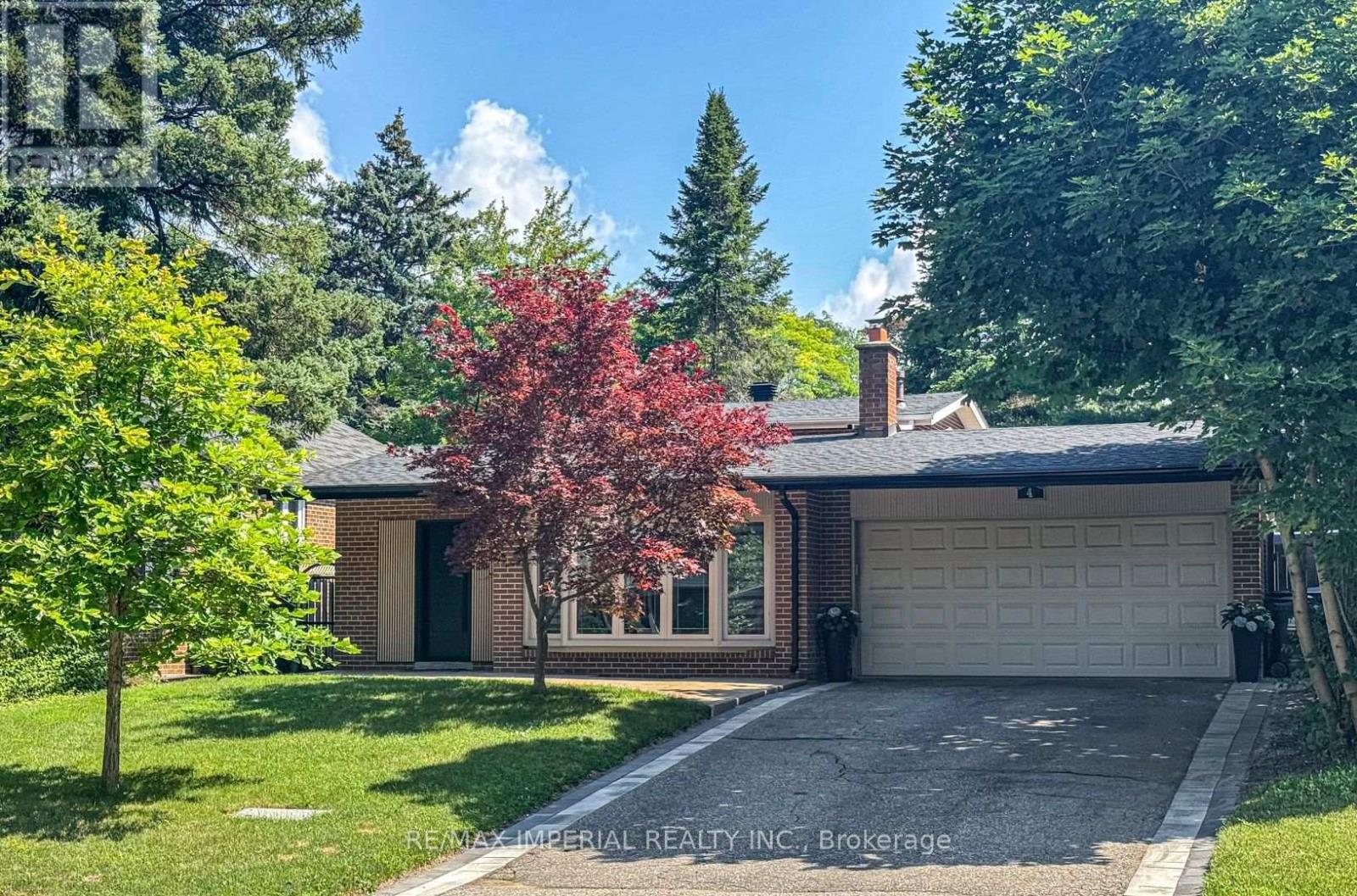 4 QUINCY CRESCENT