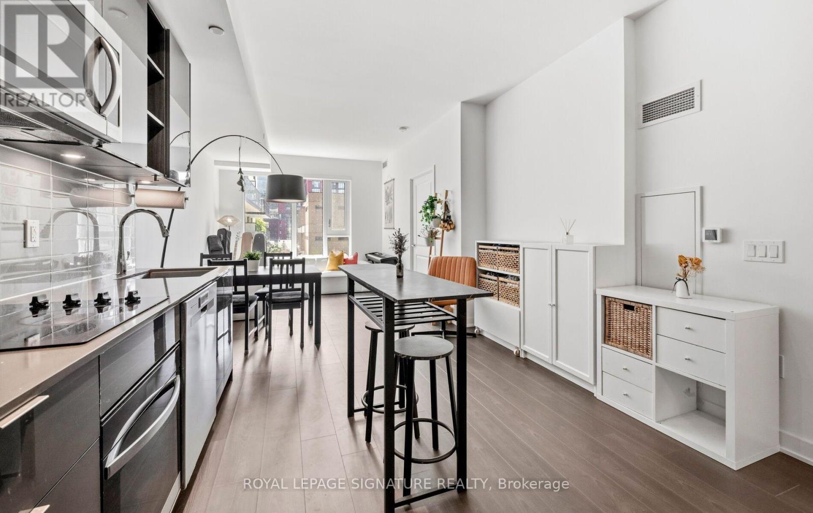 427 - 543 Richmond Street W Property Photo 2