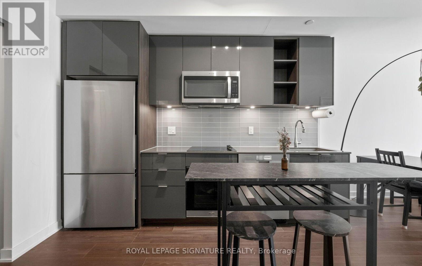427 - 543 Richmond Street W Property Photo 3