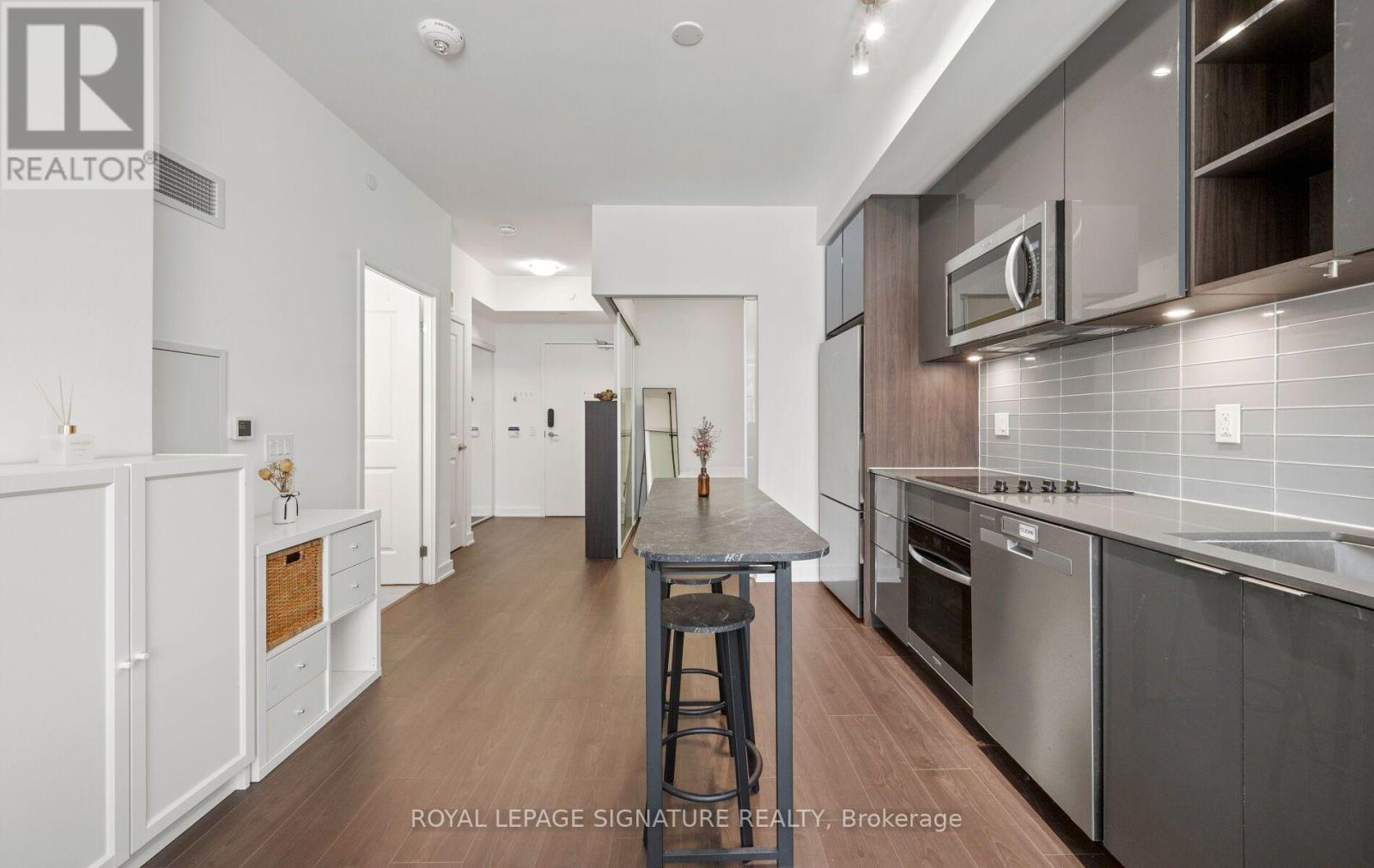 427 - 543 Richmond Street W Property Photo 4