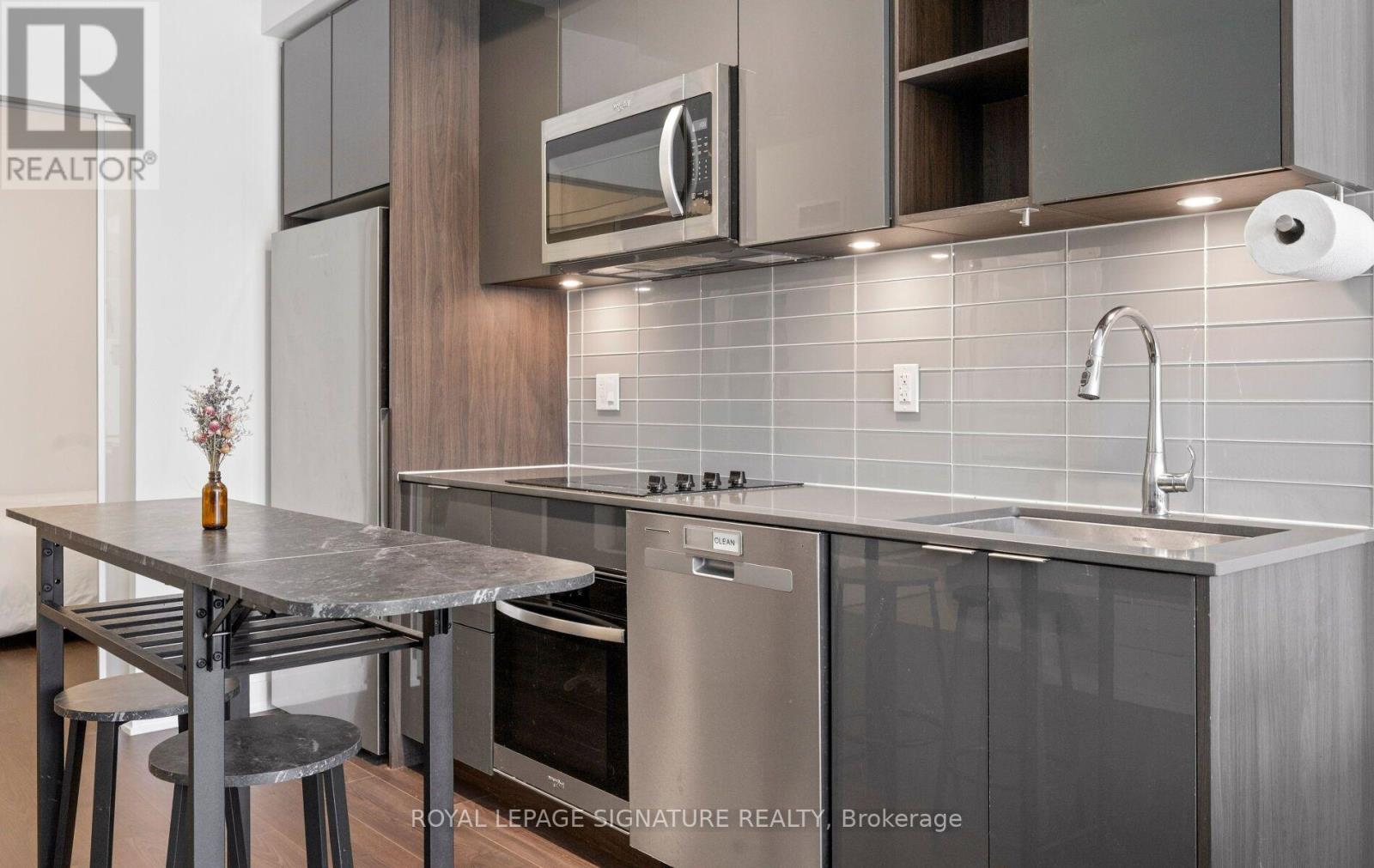427 - 543 Richmond Street W Property Photo 5