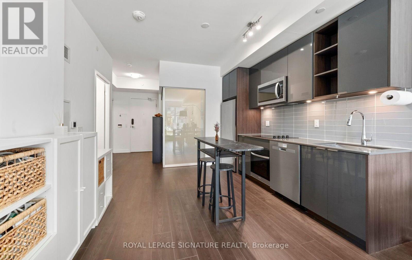 427 - 543 Richmond Street W Property Photo 6