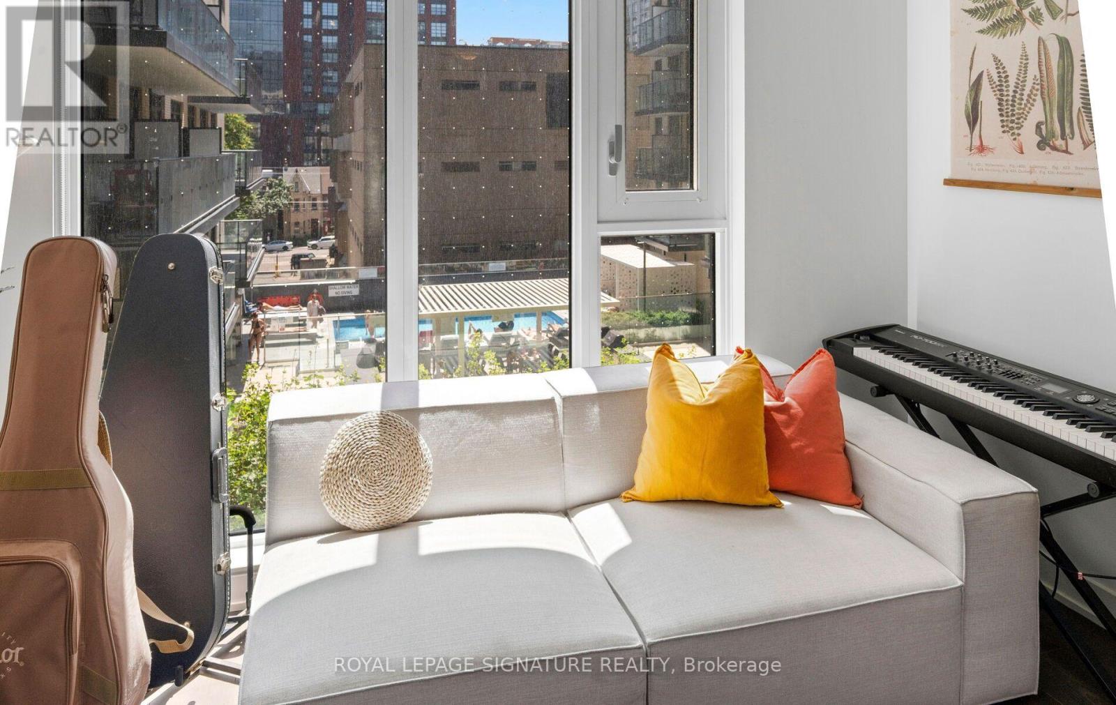 427 - 543 Richmond Street W Property Photo 10