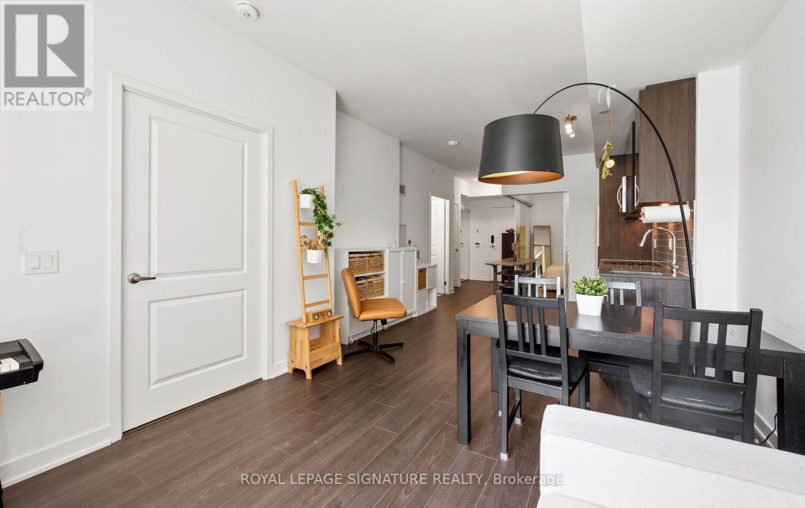 427 - 543 Richmond Street W Property Photo 11