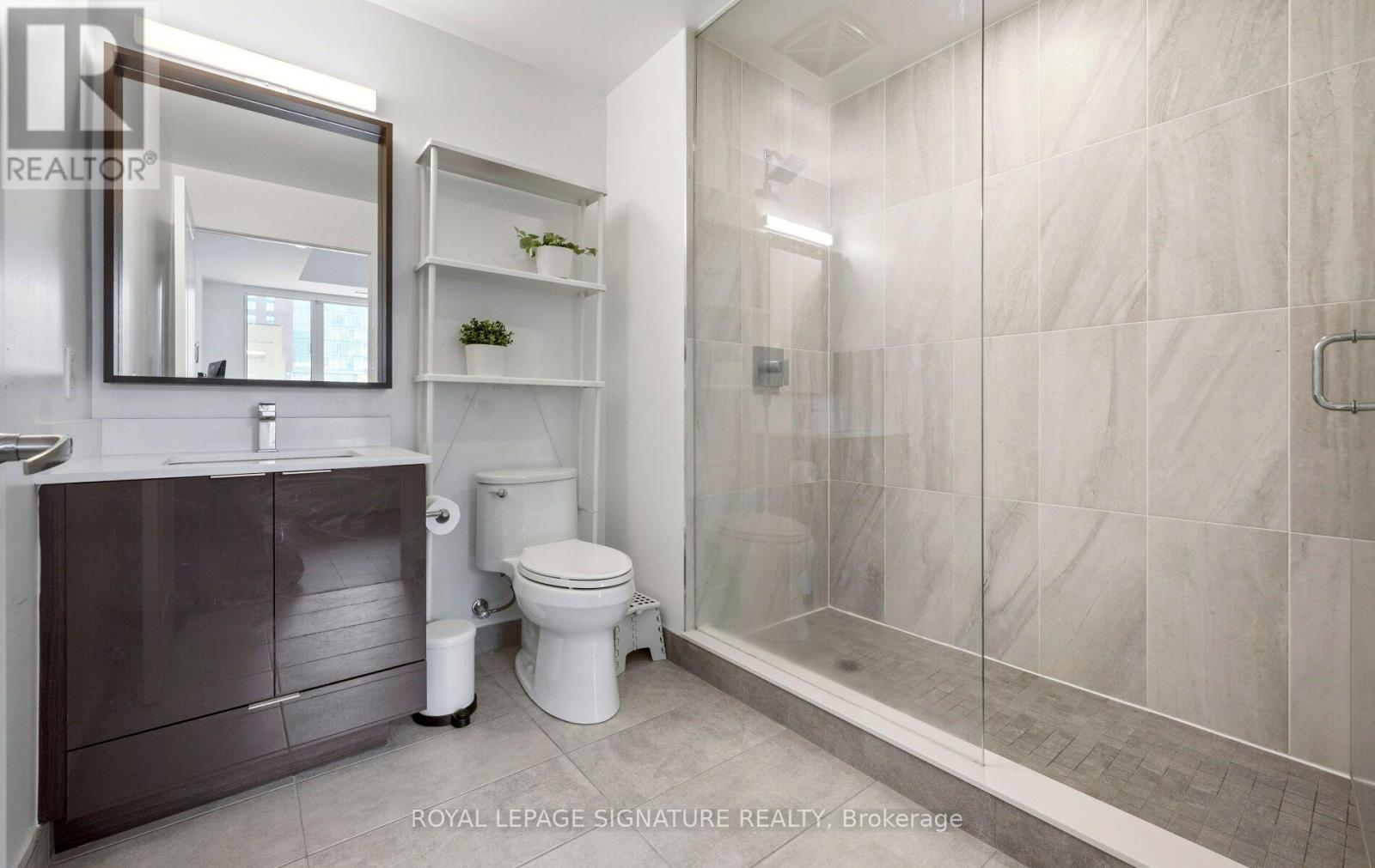 427 - 543 Richmond Street W Property Photo 15