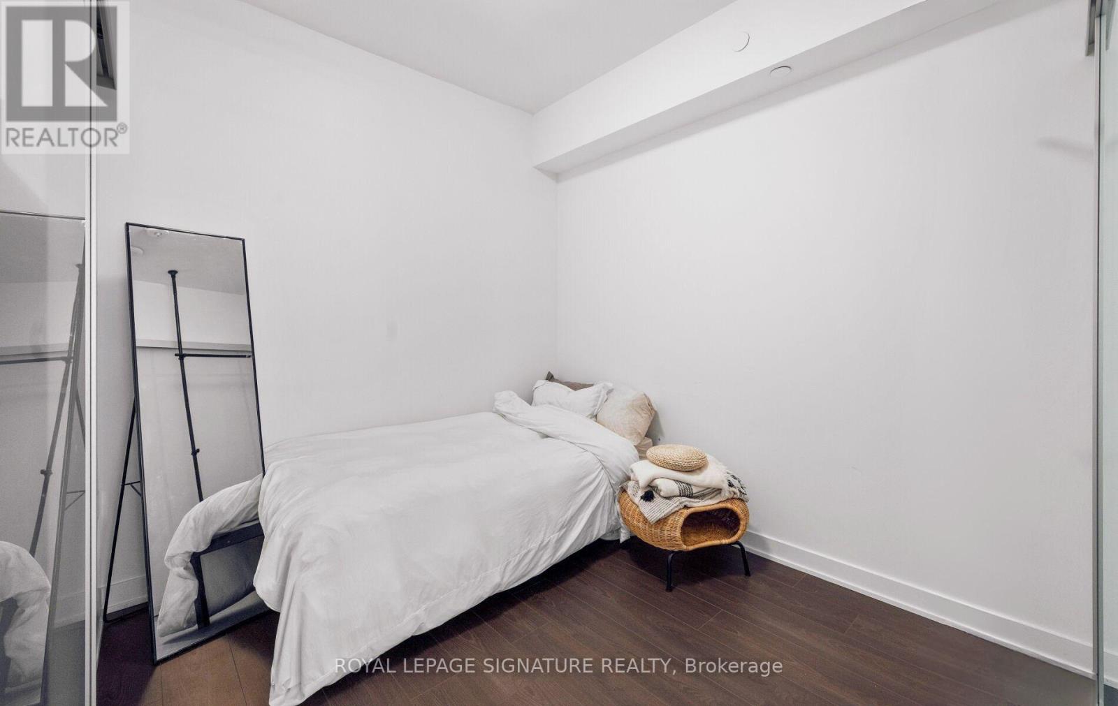 427 - 543 Richmond Street W Property Photo 16