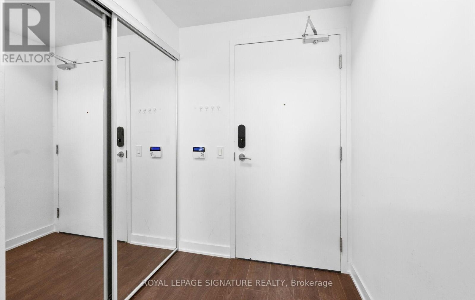 427 - 543 Richmond Street W Property Photo 21
