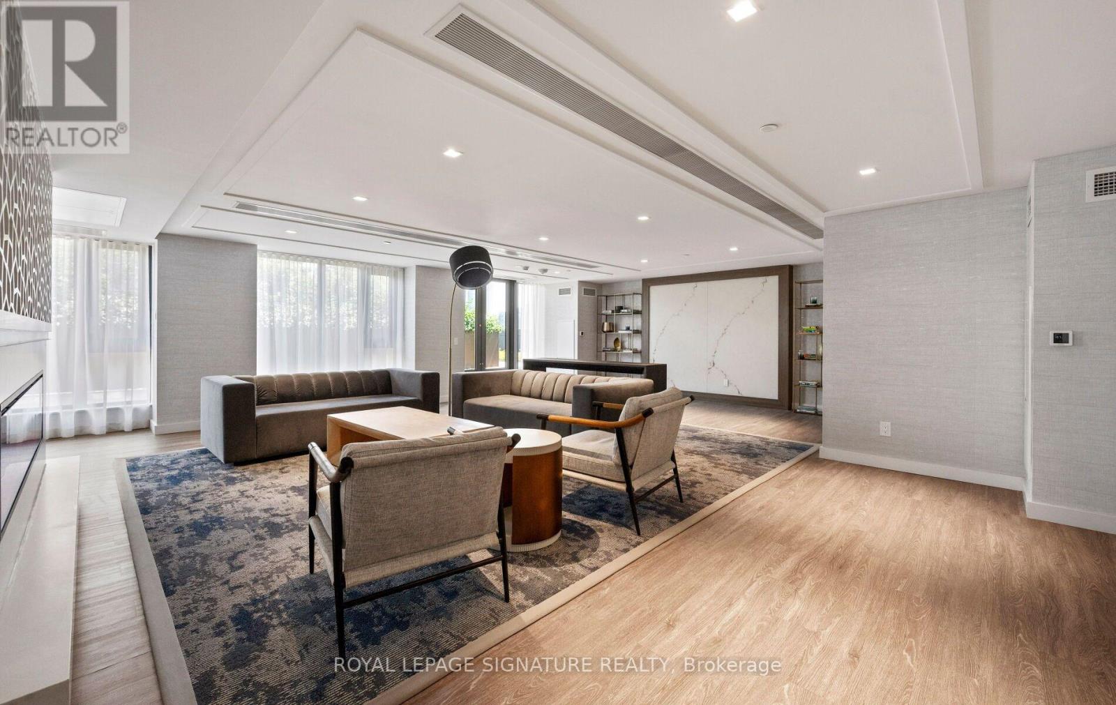 427 - 543 Richmond Street W Property Photo 24