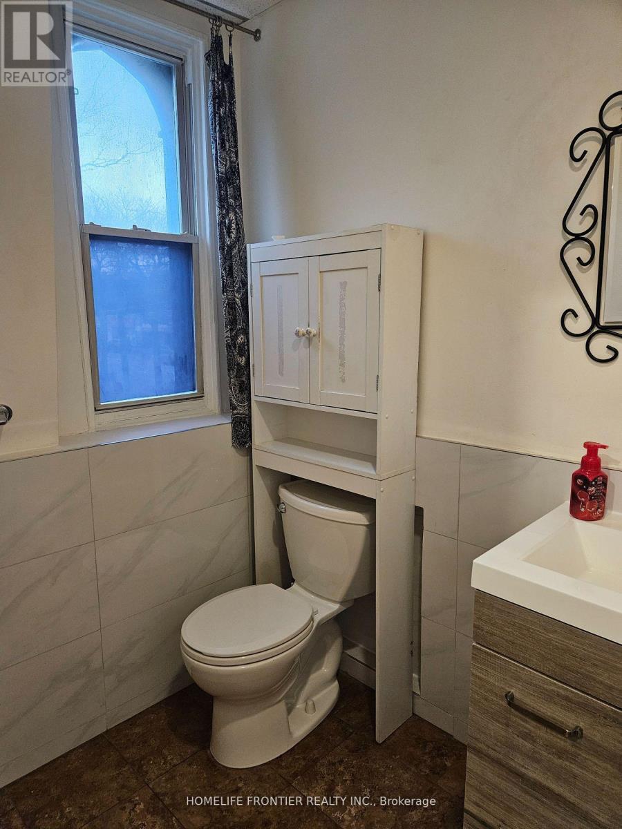 556 Parliament Street Property Photo 17