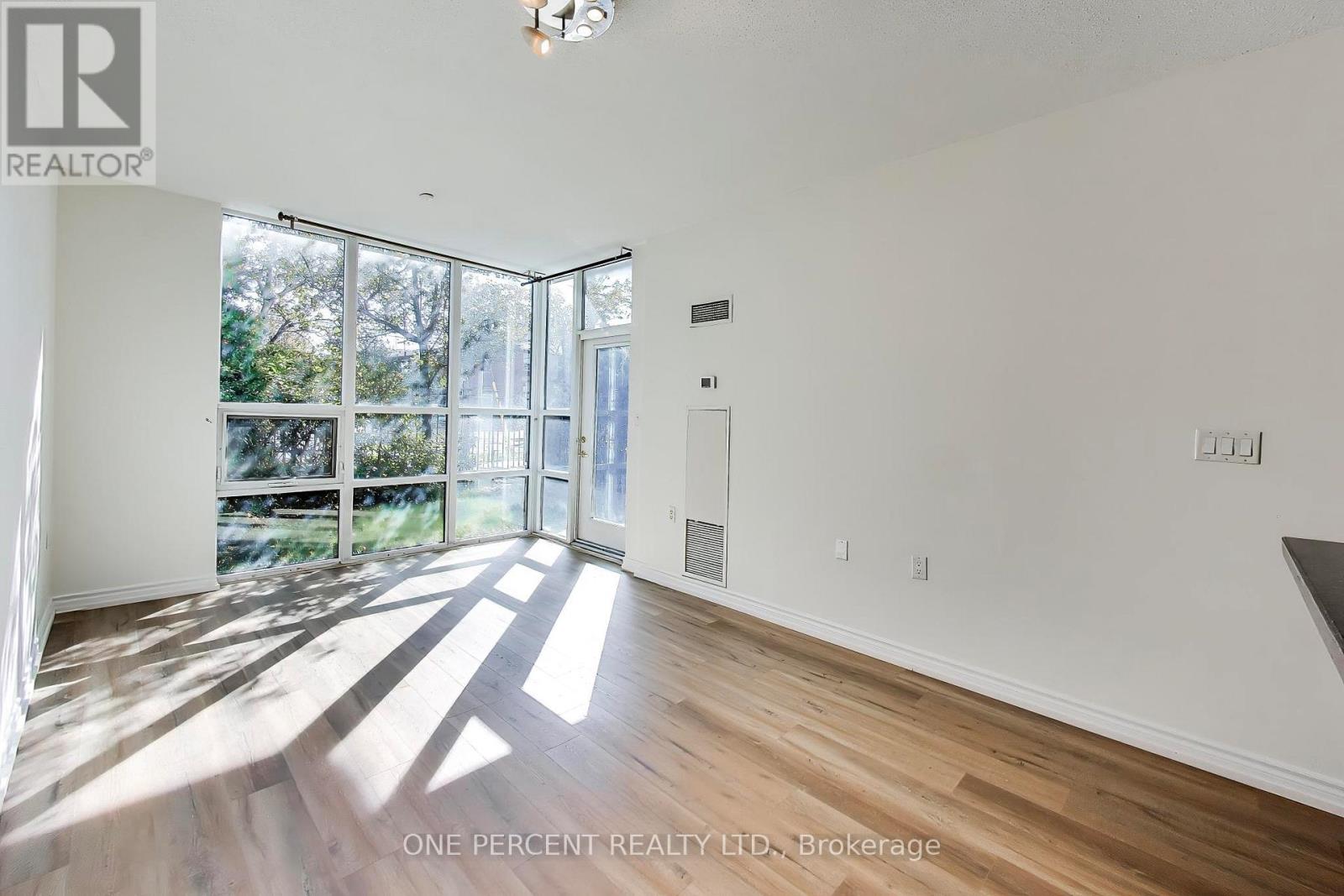 109 - 3840 Bathurst Street Property Photo 2