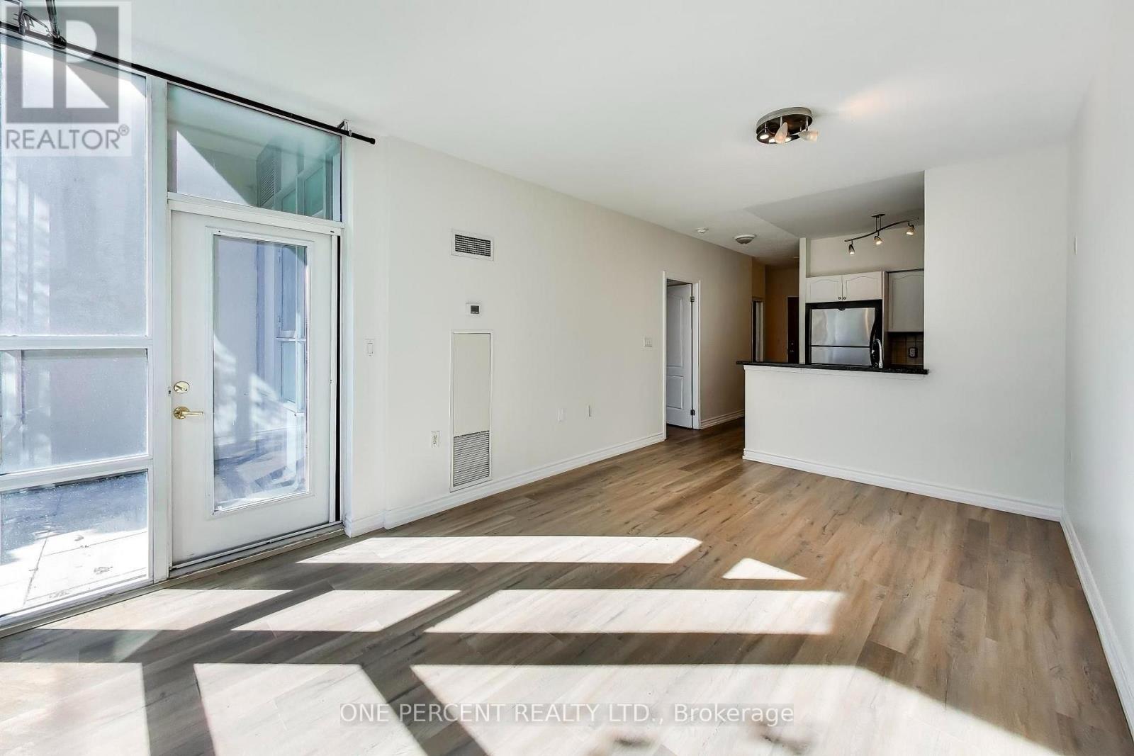109 - 3840 Bathurst Street Property Photo 3