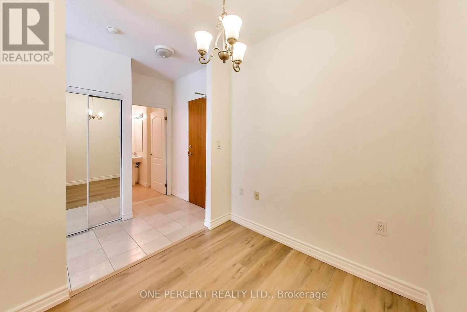 109 - 3840 Bathurst Street Property Photo 6