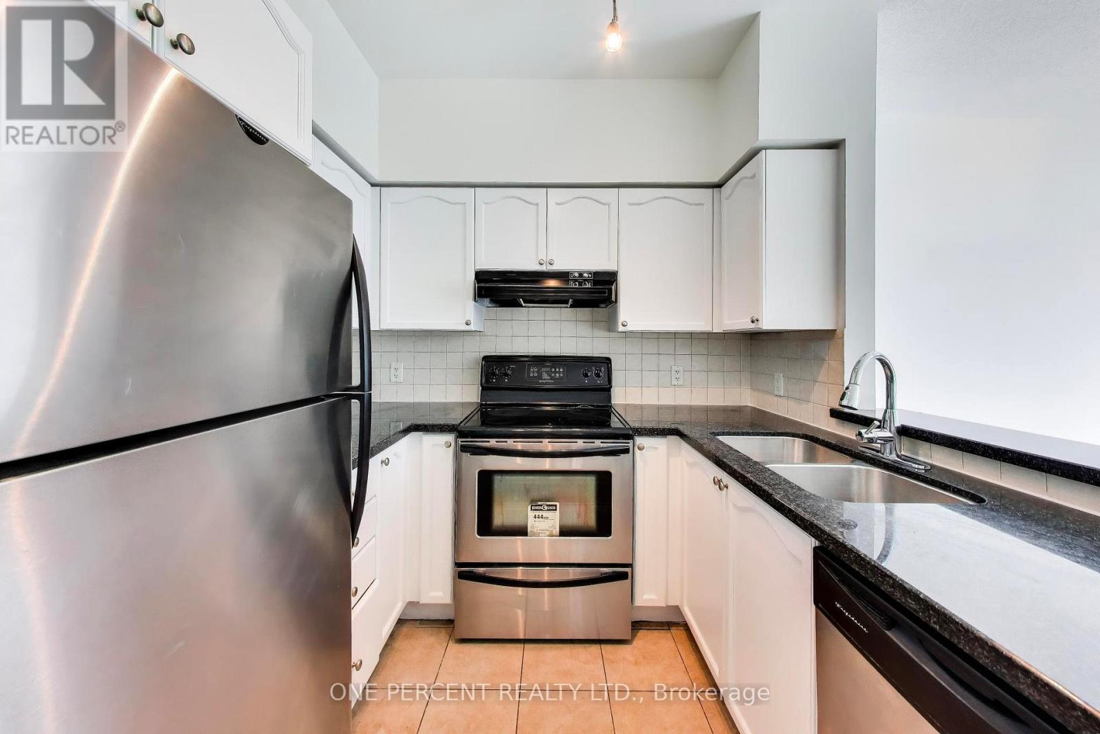 109 - 3840 Bathurst Street Property Photo 7