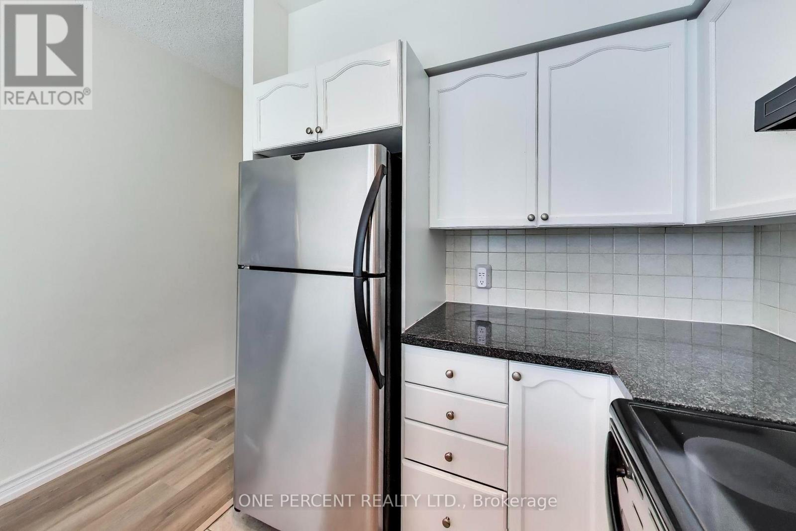 109 - 3840 Bathurst Street Property Photo 9