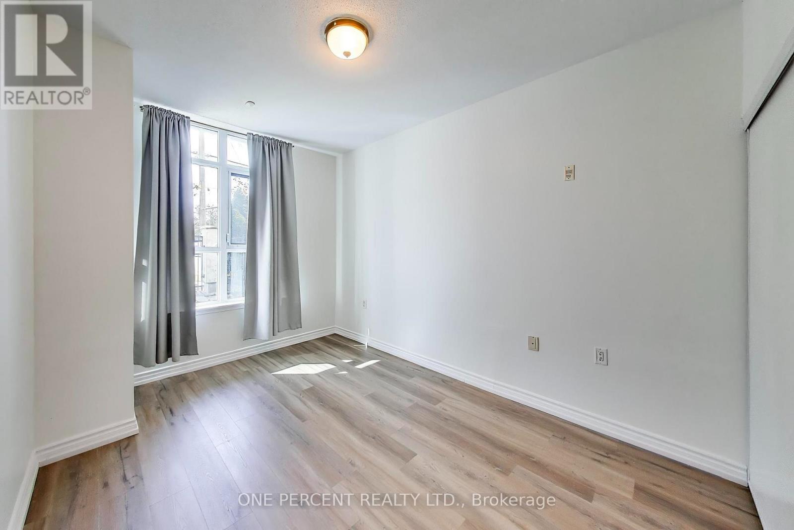 109 - 3840 Bathurst Street Property Photo 11