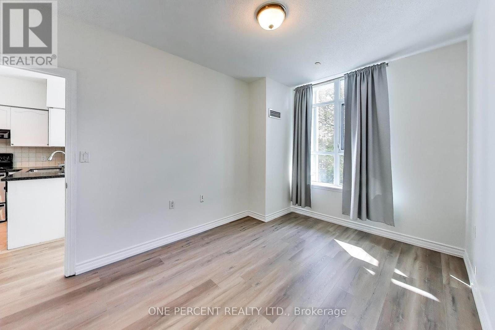 109 - 3840 Bathurst Street Property Photo 12