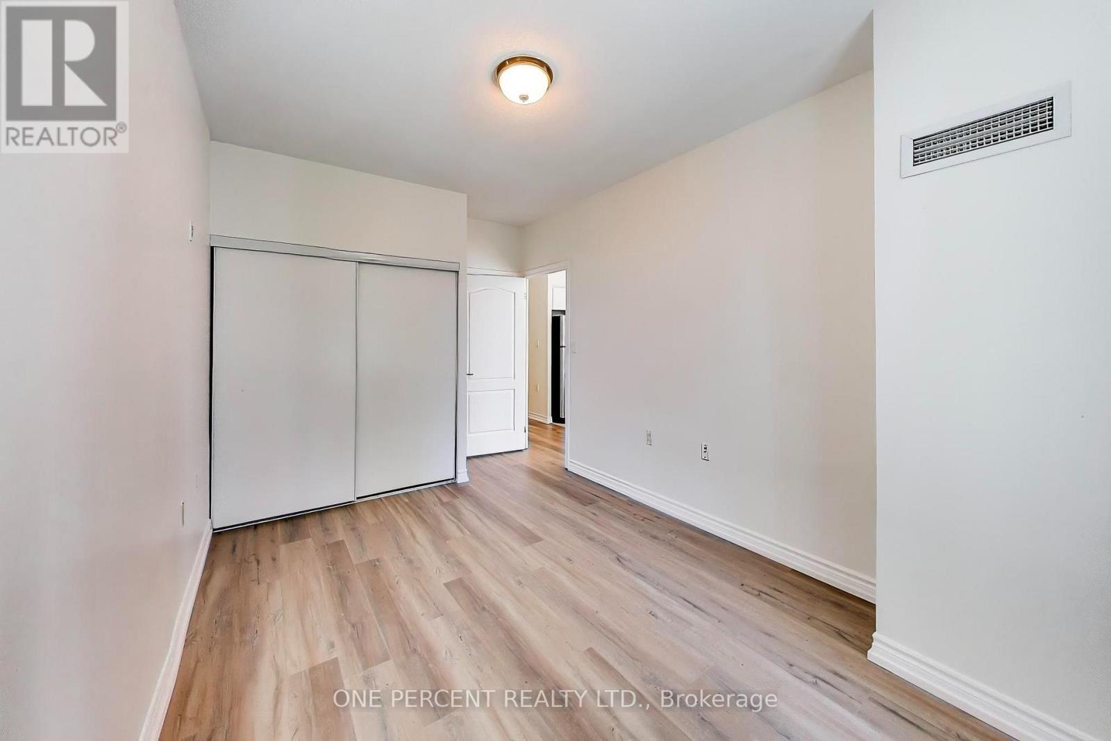 109 - 3840 Bathurst Street Property Photo 13