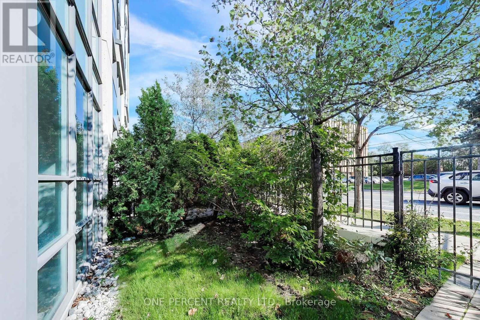 109 - 3840 Bathurst Street Property Photo 18