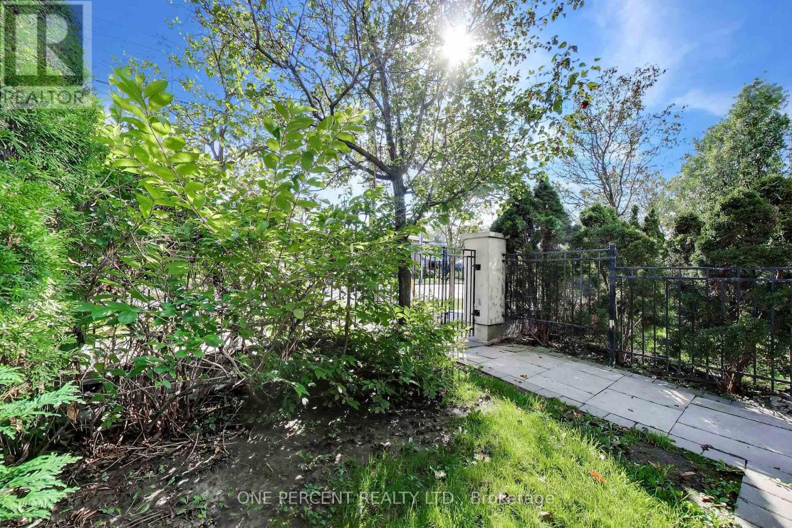 109 - 3840 Bathurst Street Property Photo 19