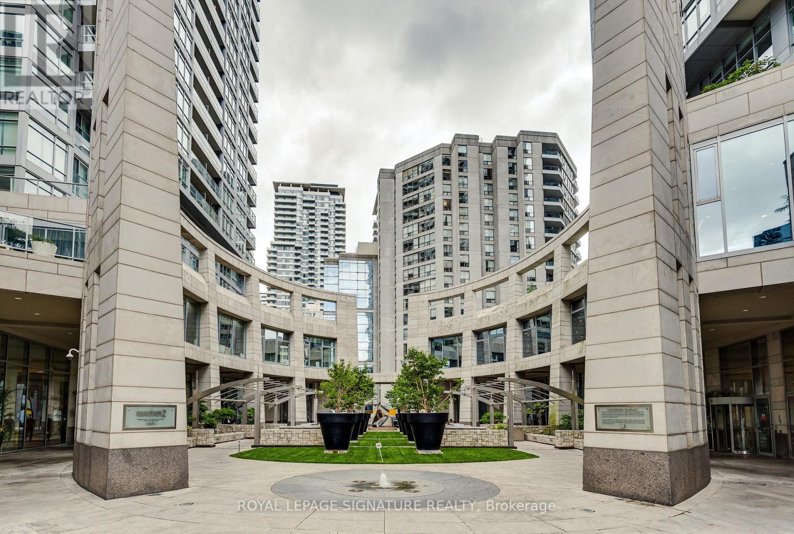 910 - 2191 Yonge Street Property Photo 3