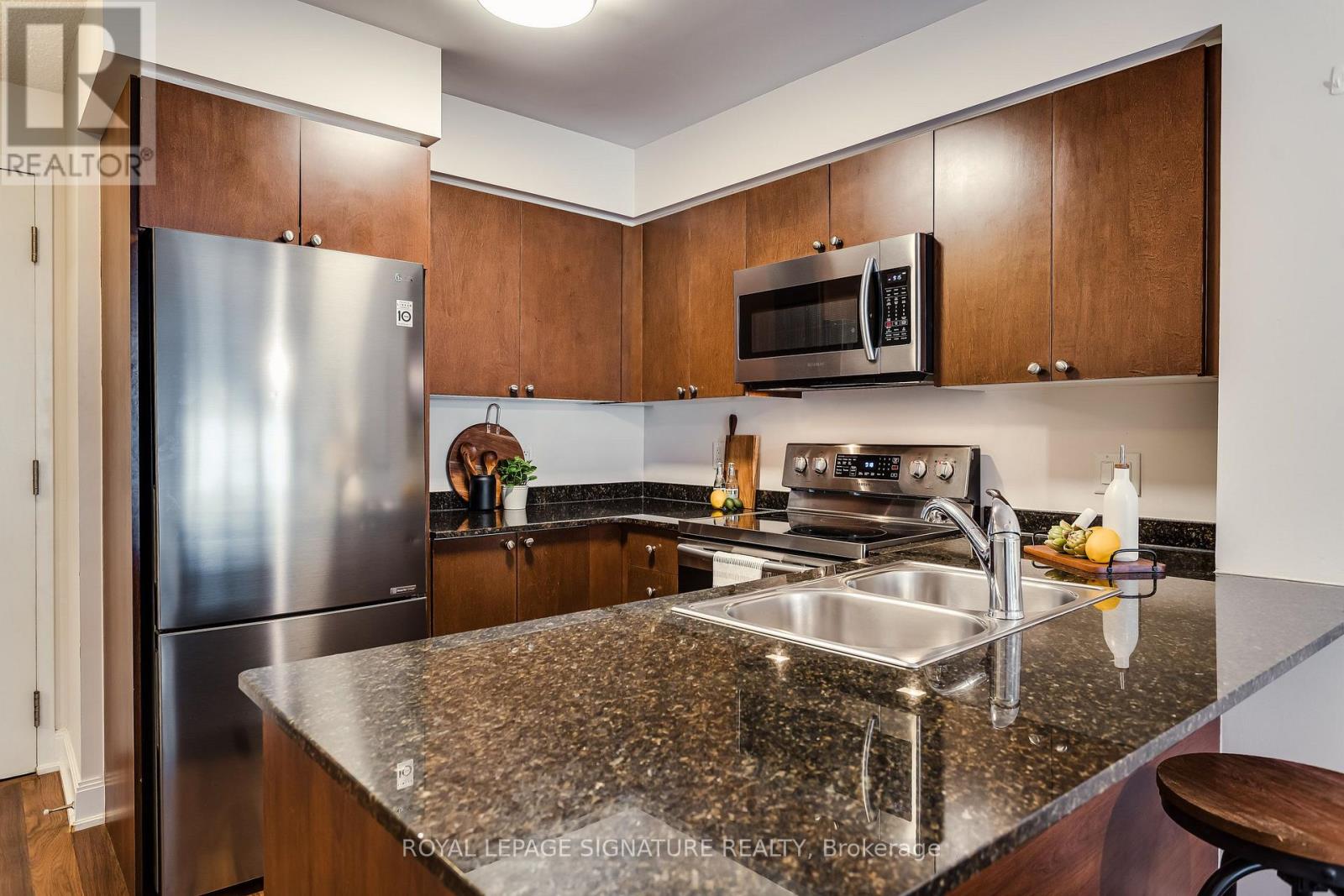 910 - 2191 Yonge Street Property Photo 5