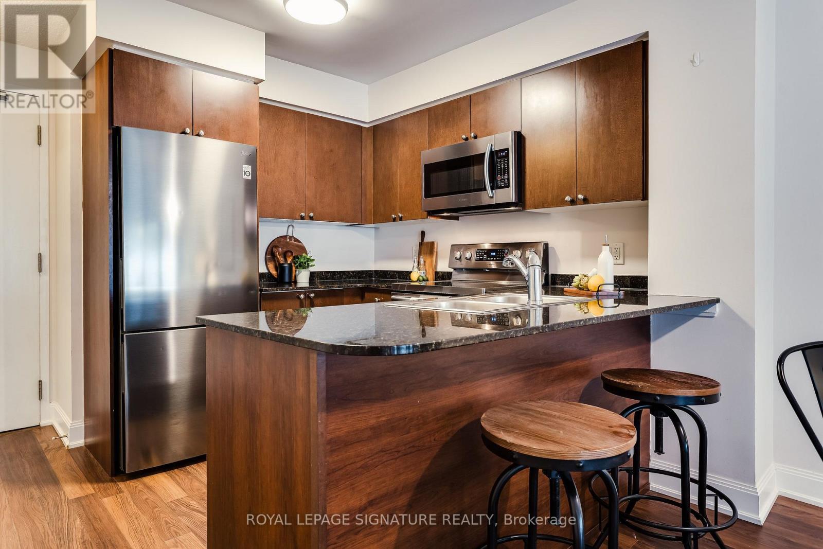 910 - 2191 Yonge Street Property Photo 6