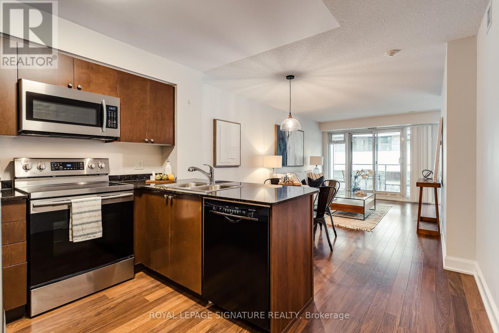 910 - 2191 Yonge Street Property Photo 7