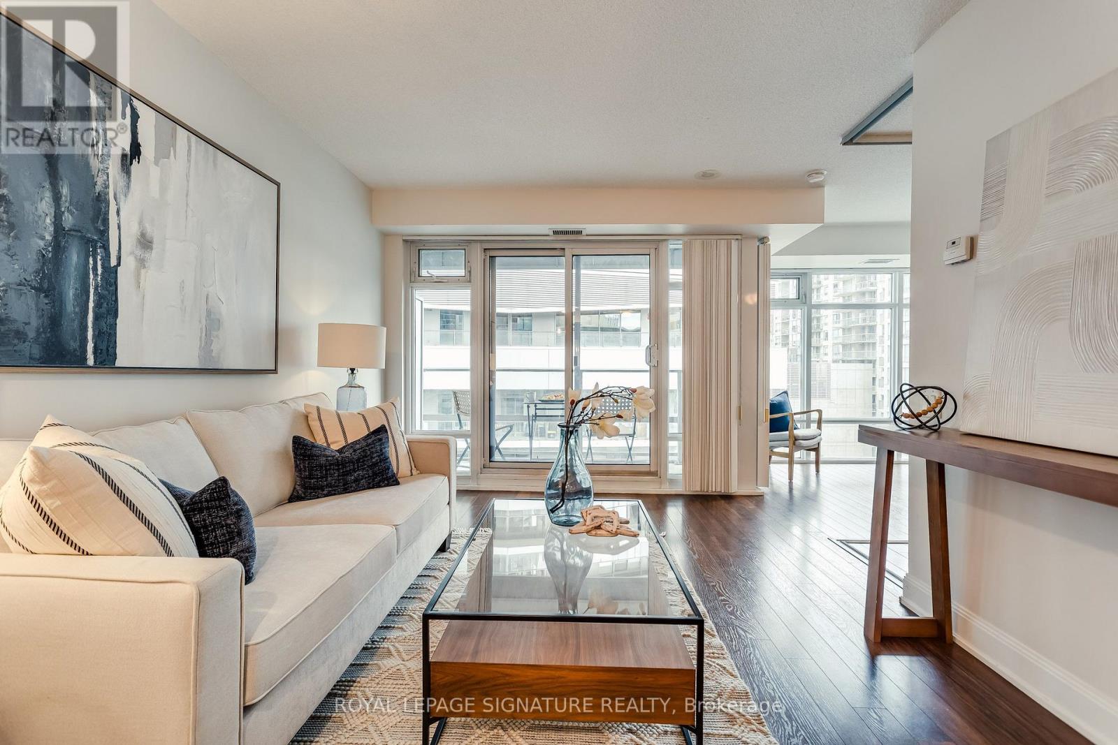 910 - 2191 Yonge Street Property Photo 12