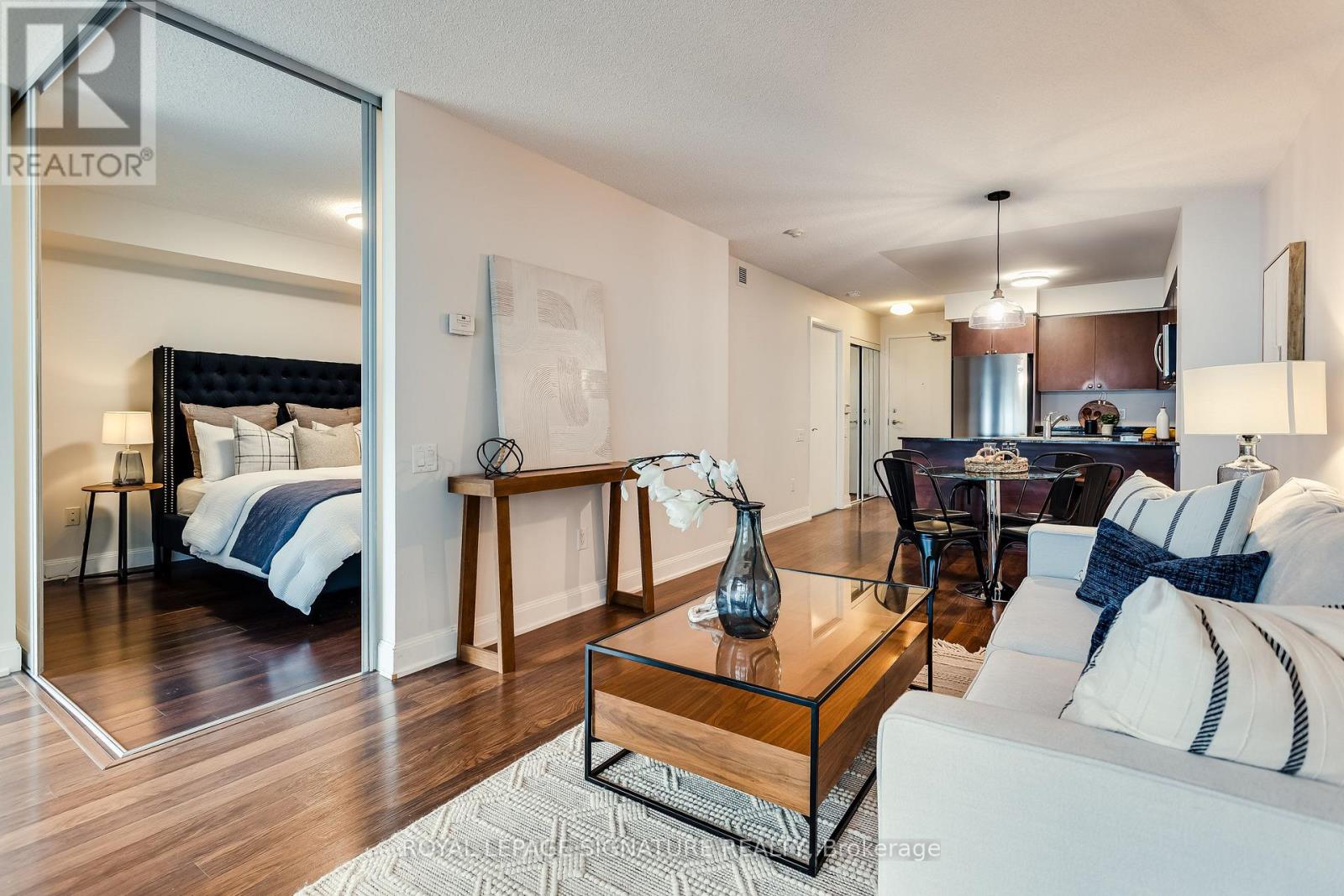 910 - 2191 Yonge Street Property Photo 15