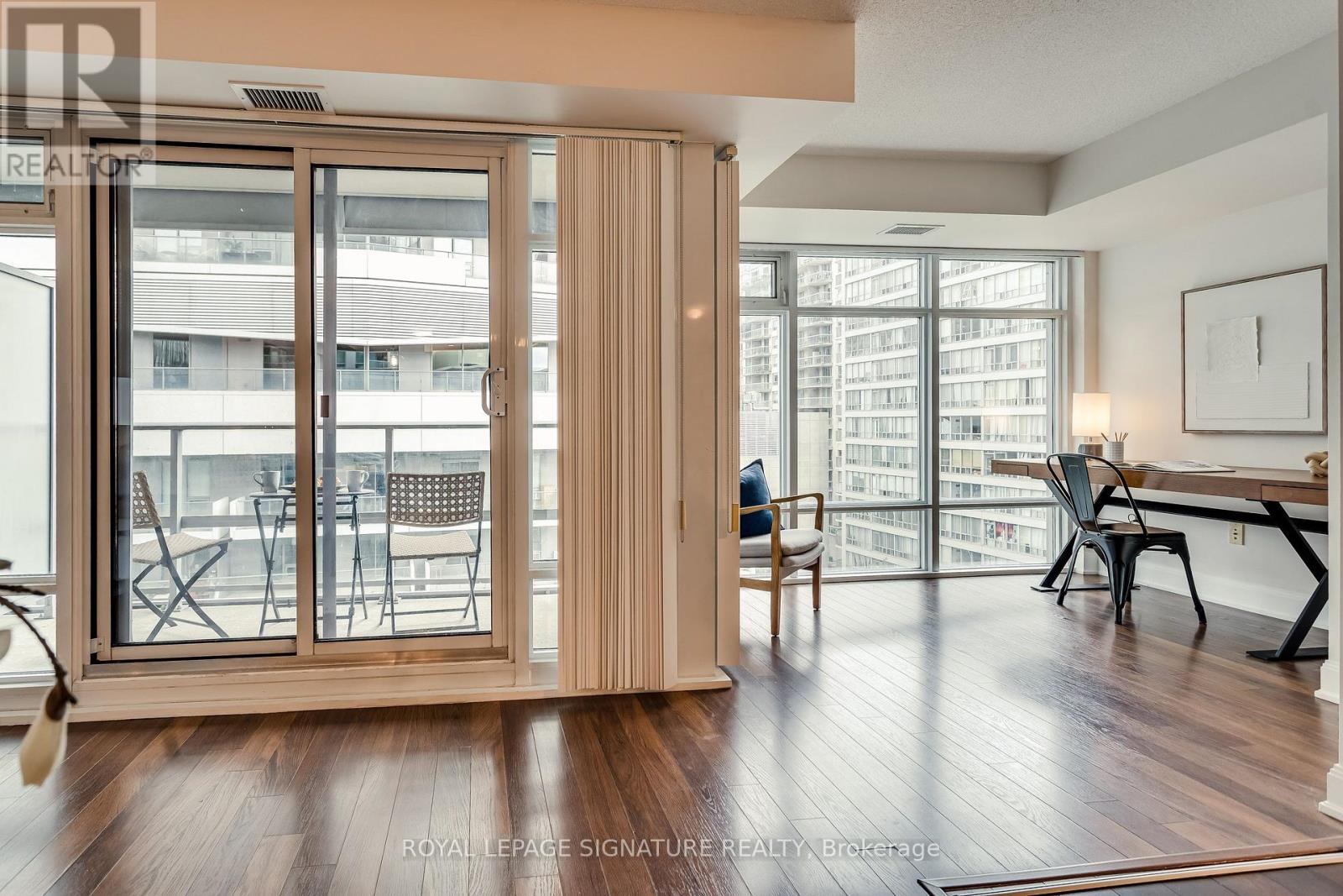 910 - 2191 Yonge Street Property Photo 16