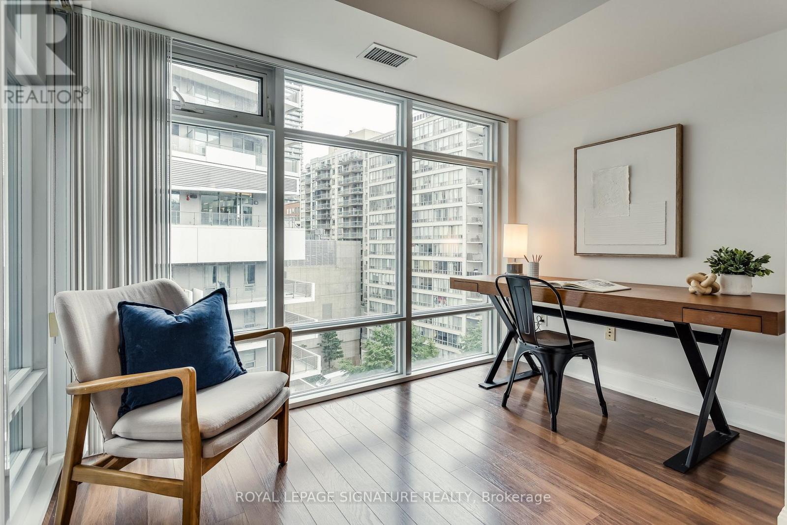 910 - 2191 Yonge Street Property Photo 17