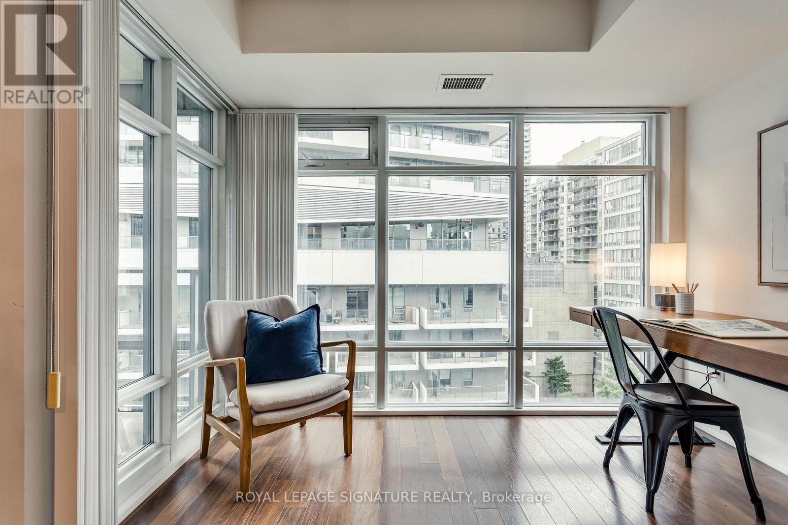 910 - 2191 Yonge Street Property Photo 18