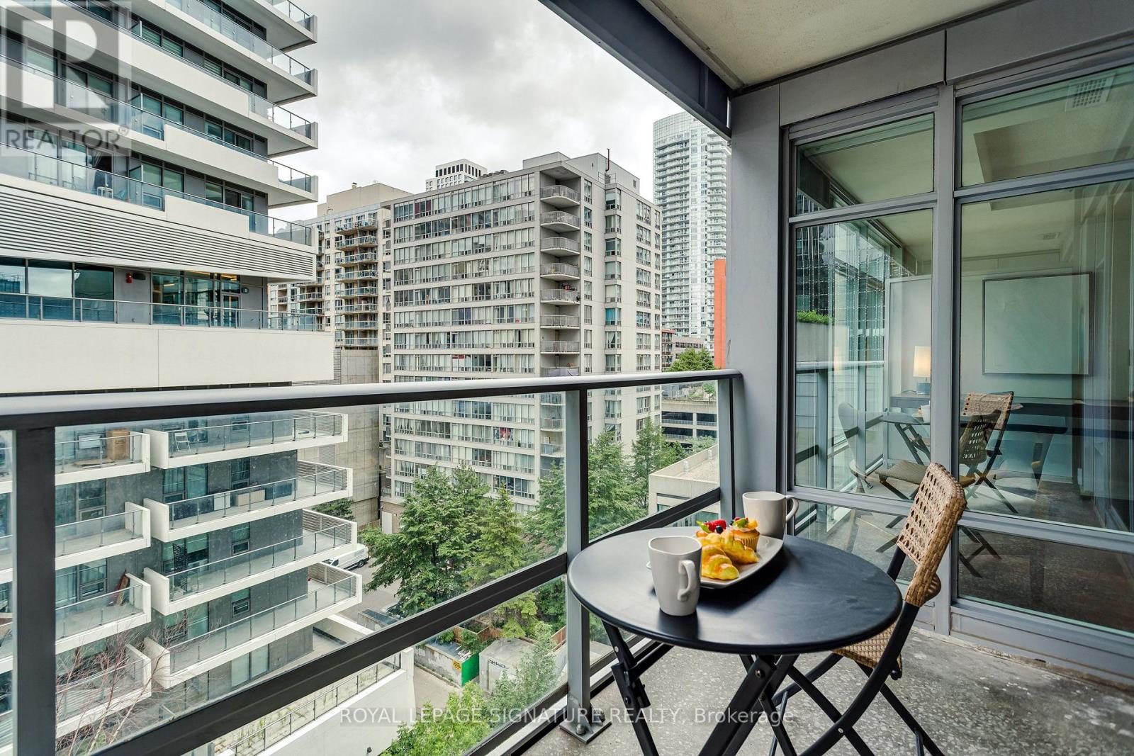 910 - 2191 Yonge Street Property Photo 19