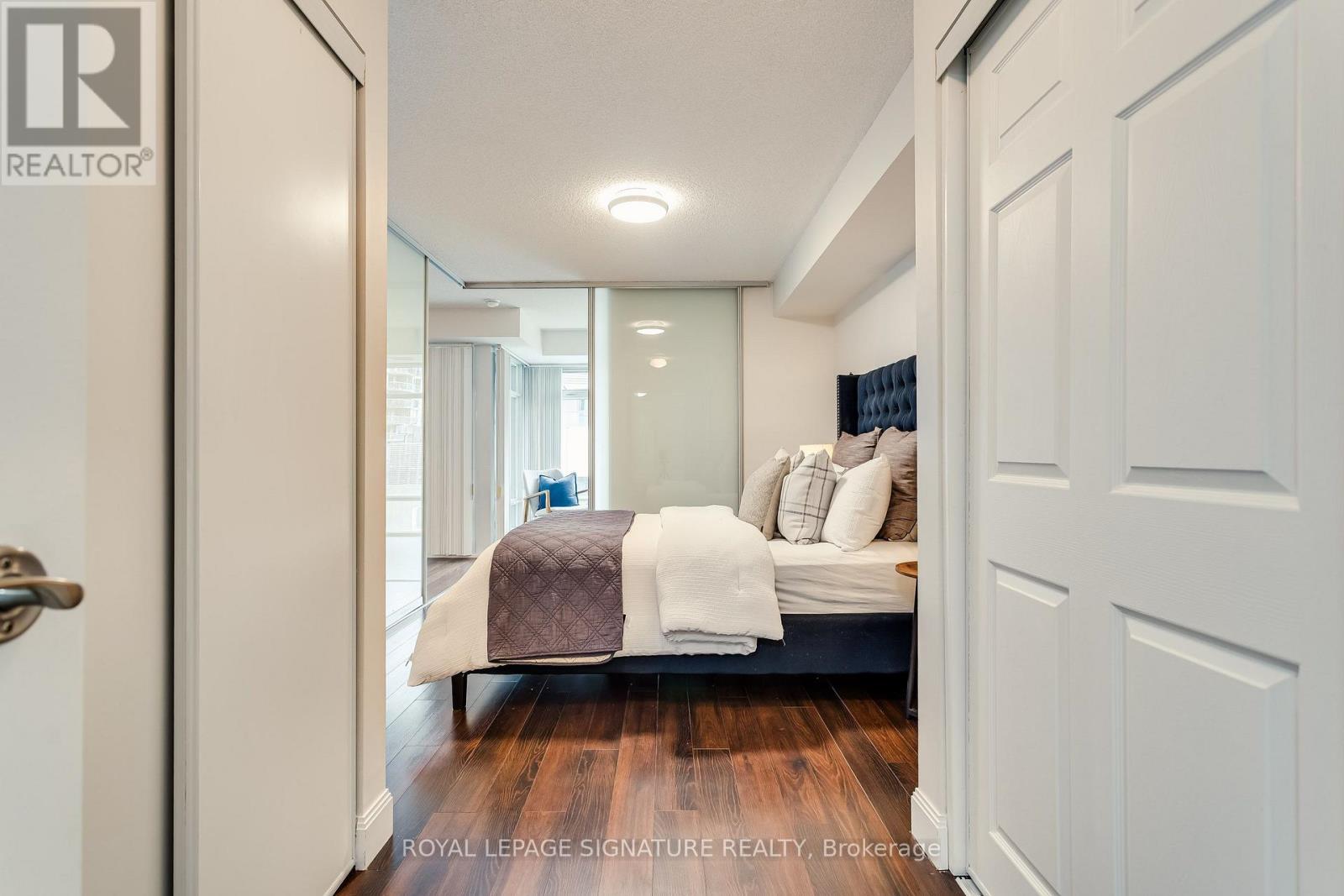 910 - 2191 Yonge Street Property Photo 22