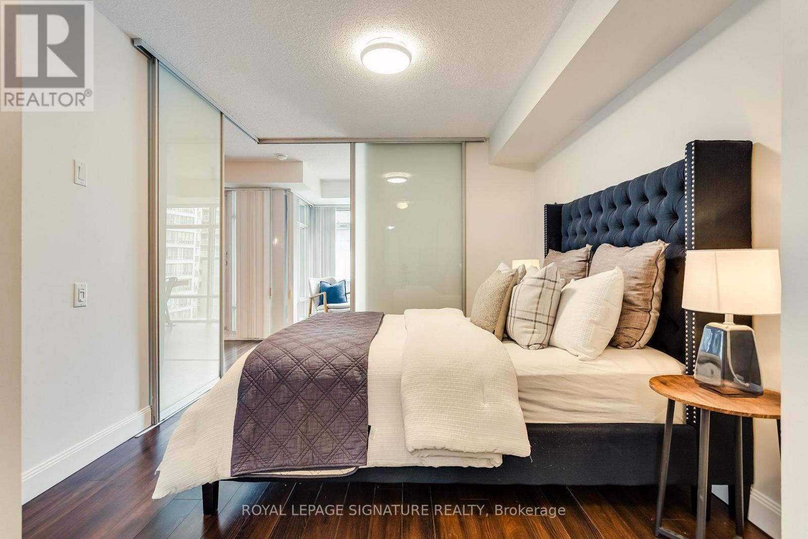 910 - 2191 Yonge Street Property Photo 23
