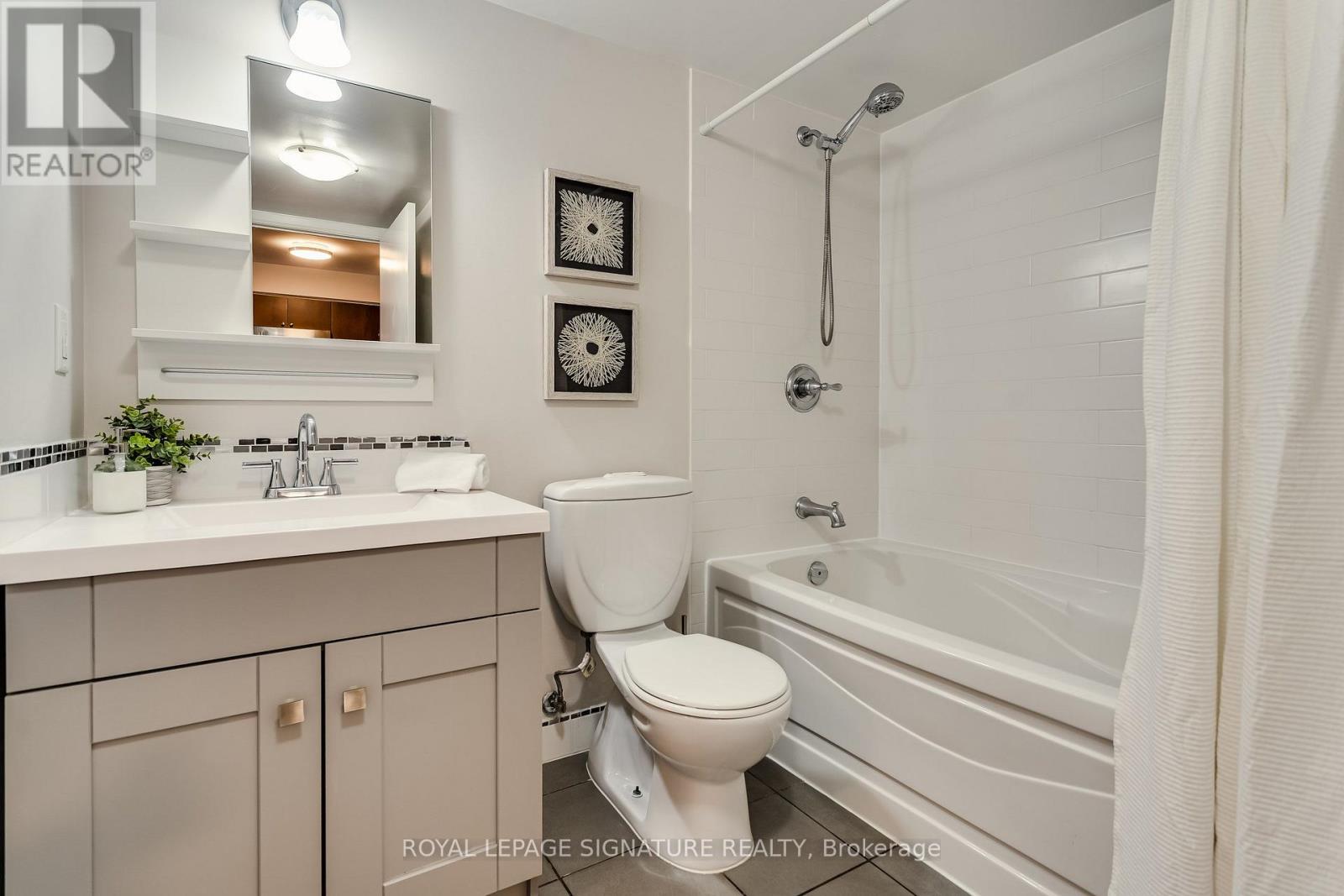 910 - 2191 Yonge Street Property Photo 25