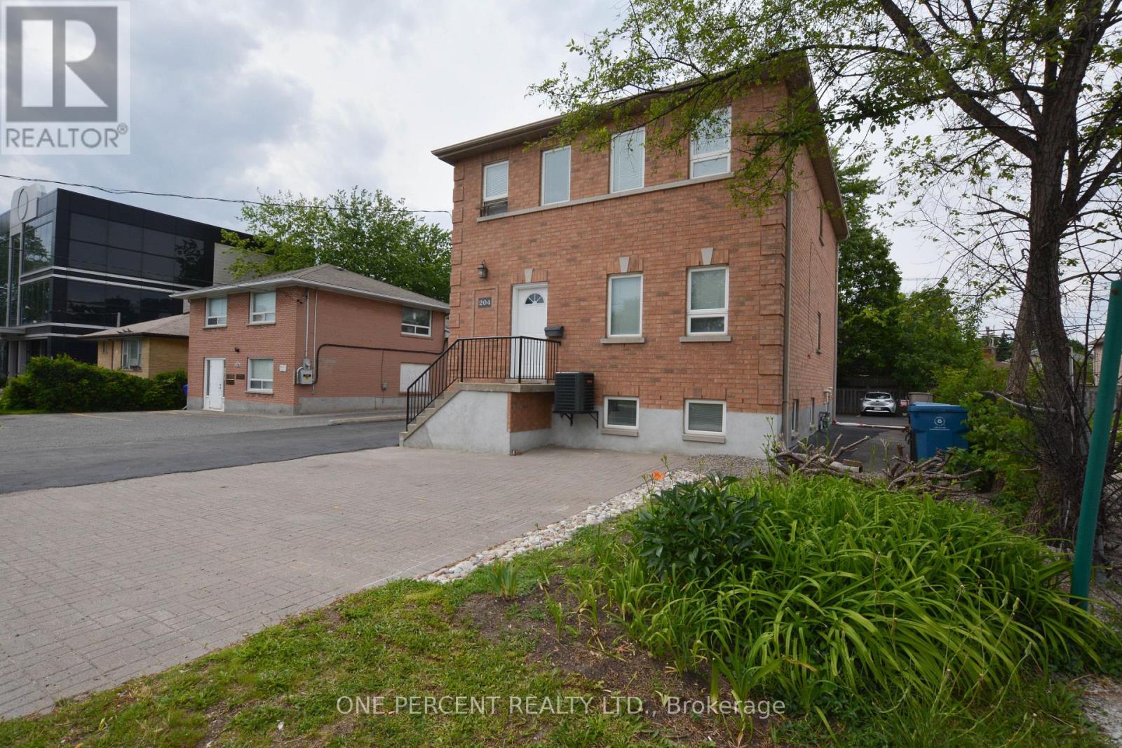 204 Sheppard Avenue W Property Photo 2
