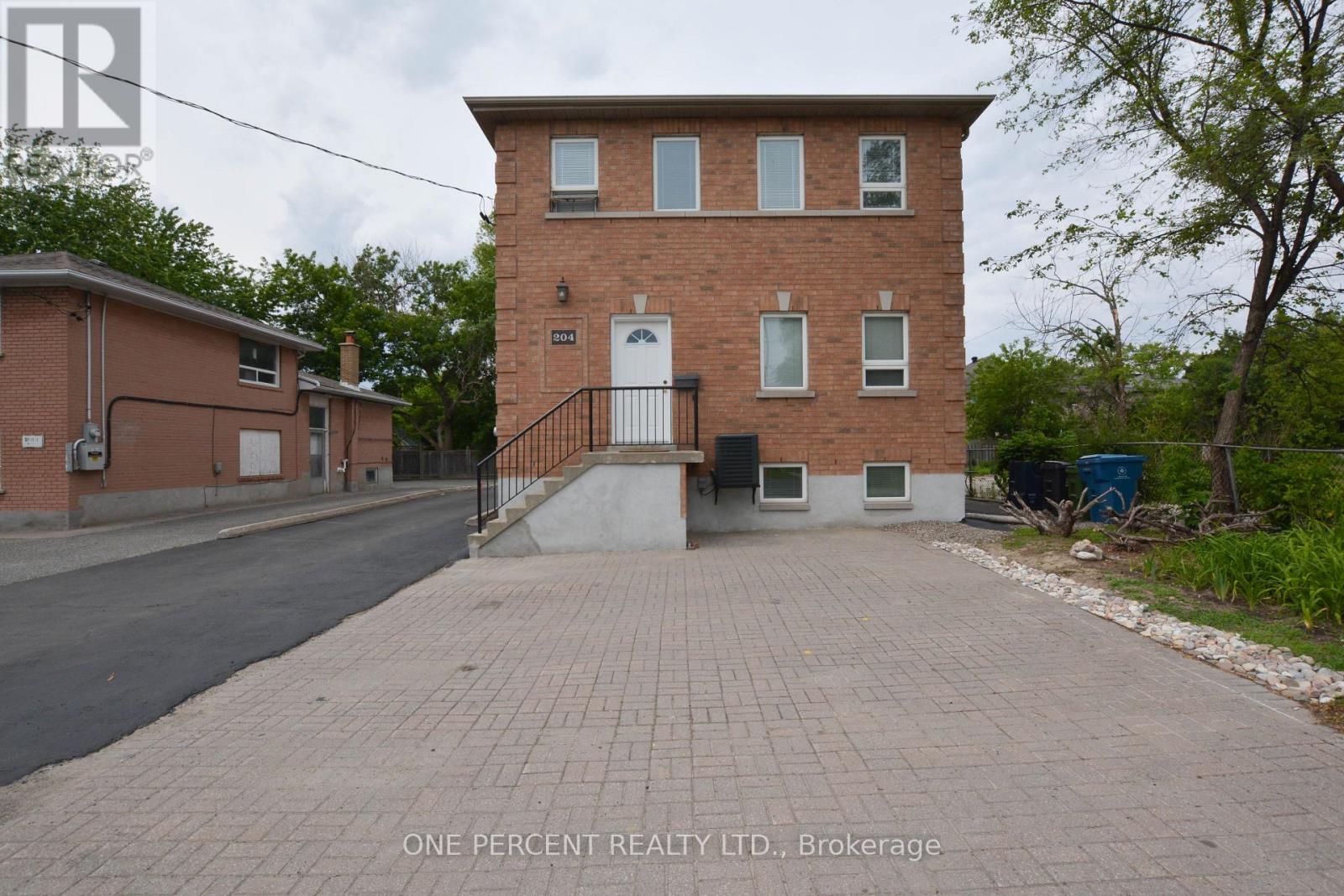 204 Sheppard Avenue W Property Photo 3