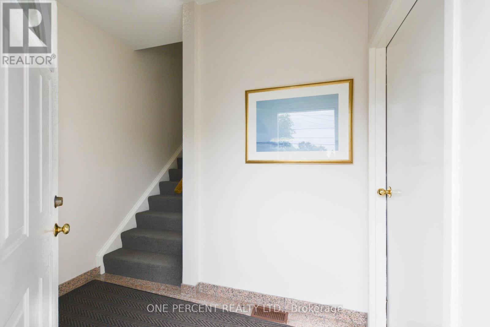204 Sheppard Avenue W Property Photo 4